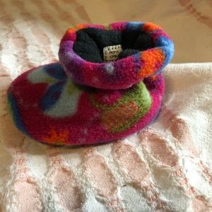 Acorn fleece booties